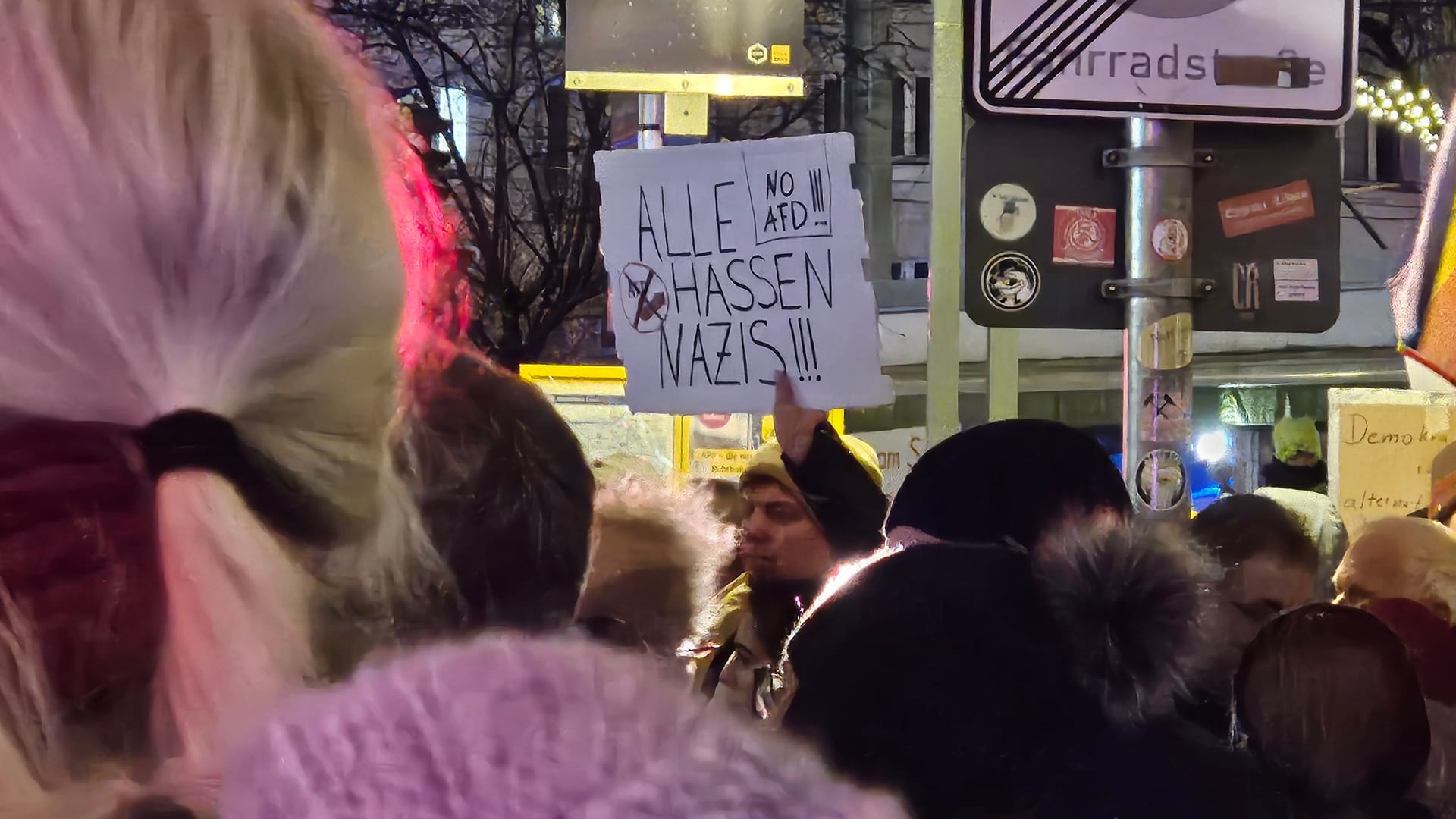 Rund 7.000 Teilnehmer waren bei der Demonstration gegen die AfD am Montagabend in Essen dabei.