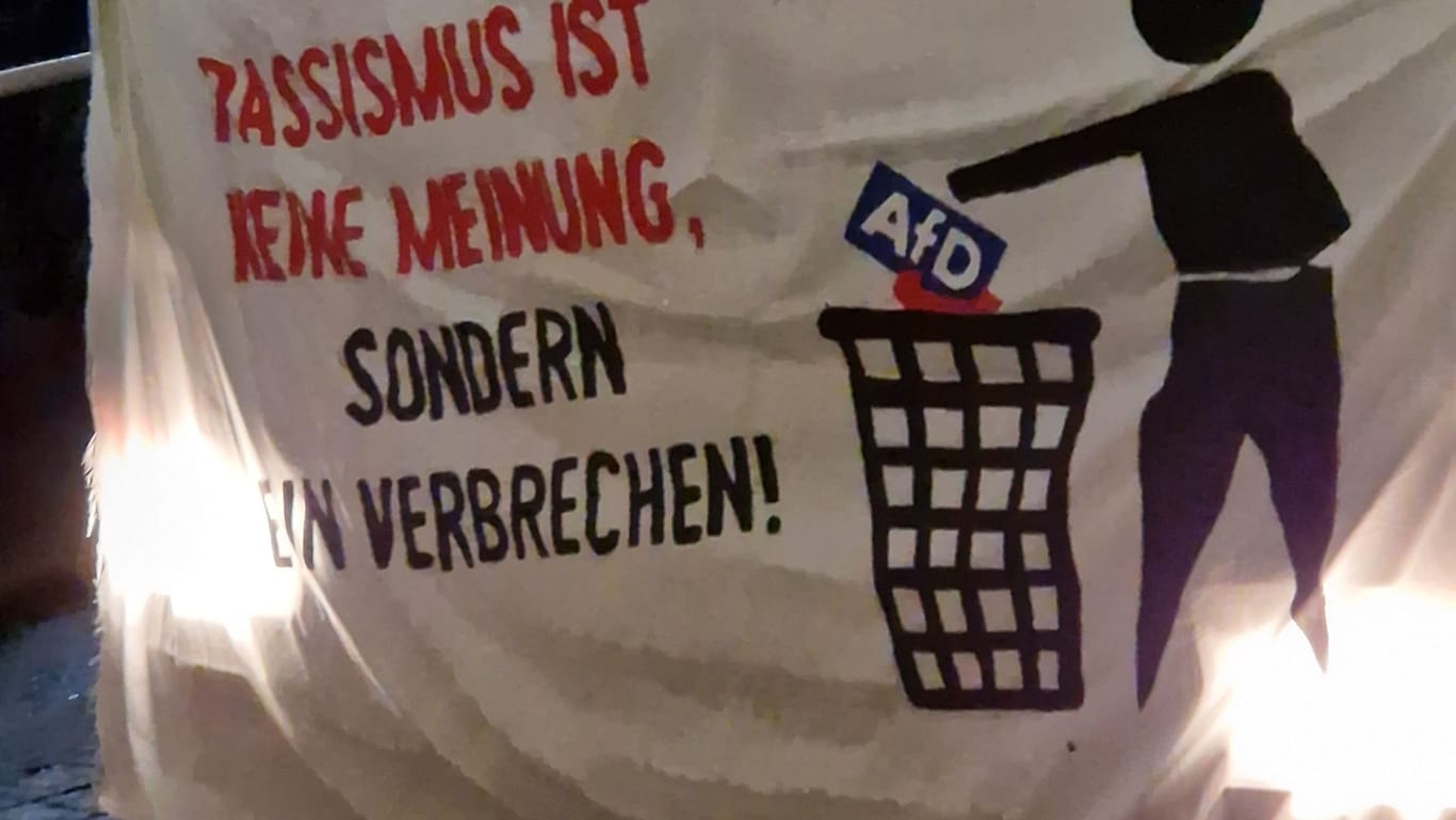 Zahlreiche Transparente hatten die Demonstranten am Montag mit nach Essen gebracht um gegen die AfD und den Faschismus zu protestieren.