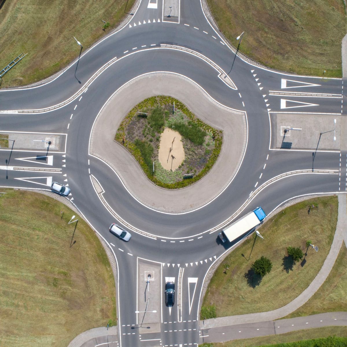 Fahren im Kreisverkehr: So funktioniert der Turbokreisverkehr | Auto