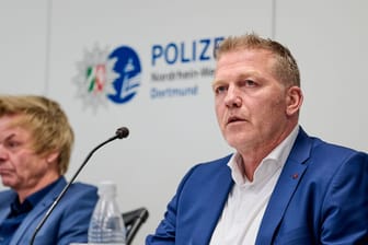 Gregor Schmidt, Erster Kriminalhauptkommissar in Dortmund (Archivbild): Bei einer Pressekonferenz werden sogenannte Cold-Case-Verfahren vorgstellt, kurz danach gab es eine Festnahme.