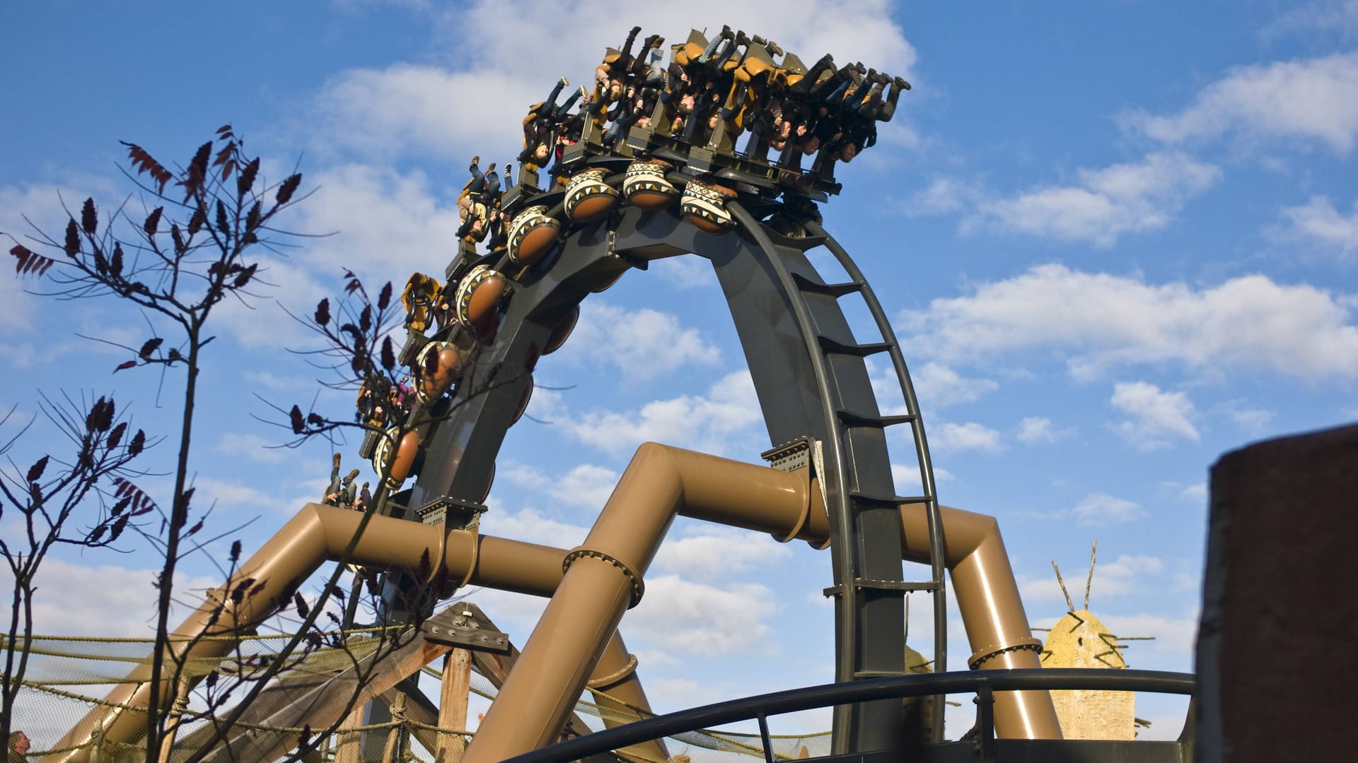 Die Achterbahn Black Mamba im Phantasialand (Archivbild): Am Geburtstag können Kinder bis einschließlich 11 Jahren hier kostenlos fahren.