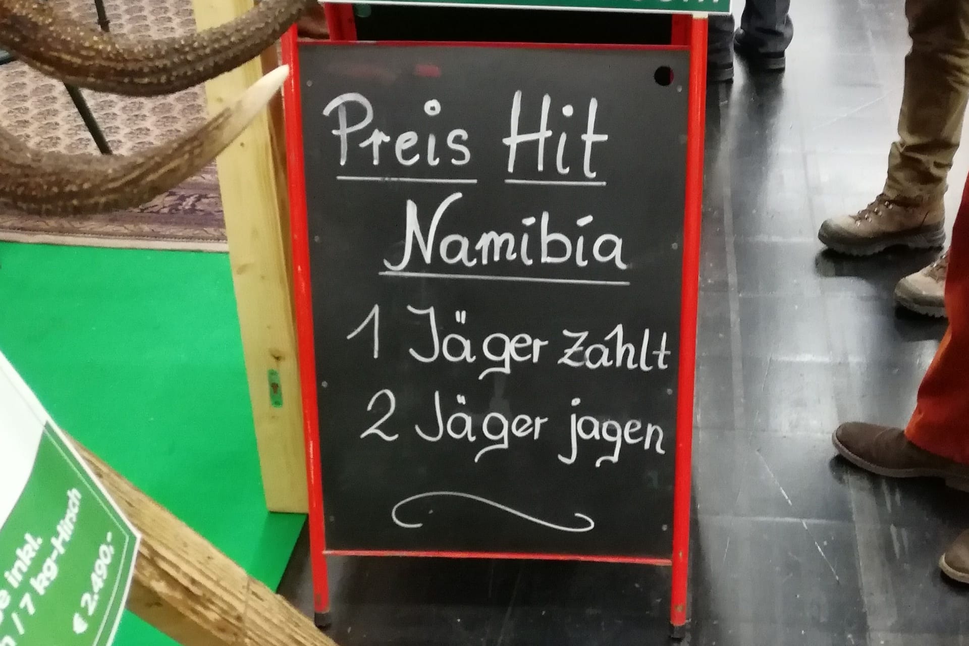 Jagdreisen nach Namibia im Angebot (Archivbild): In der Halle 7 des Messegeländes in Dortmund buhlen ab kommendem Dienstag Trophäenjagd-Reiseveranstalter um Kunden.