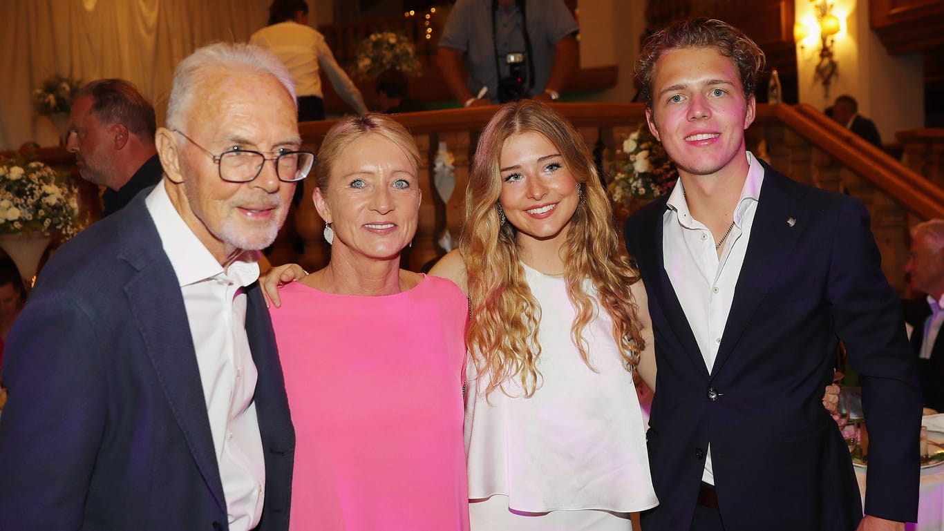 Juli 2022: Franz und Heidi Beckenbauer mit ihren Kindern Francesca und Joel.