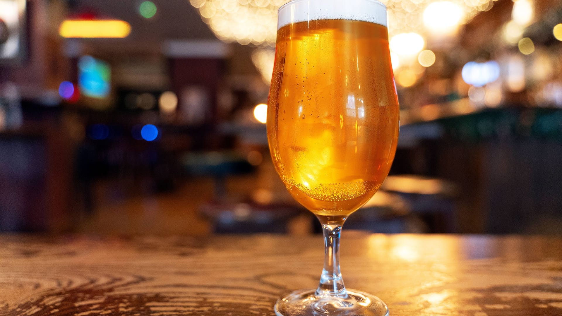 Bier in einer Kneipe (Symbolfoto): Das "Erika's Eck" bleibt der Schanze erhalten.