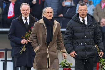 Karl-Heinz Rummenigge, Wolfgang Overath und Lothar Matthäus trauern um Franz Beckenbauer.