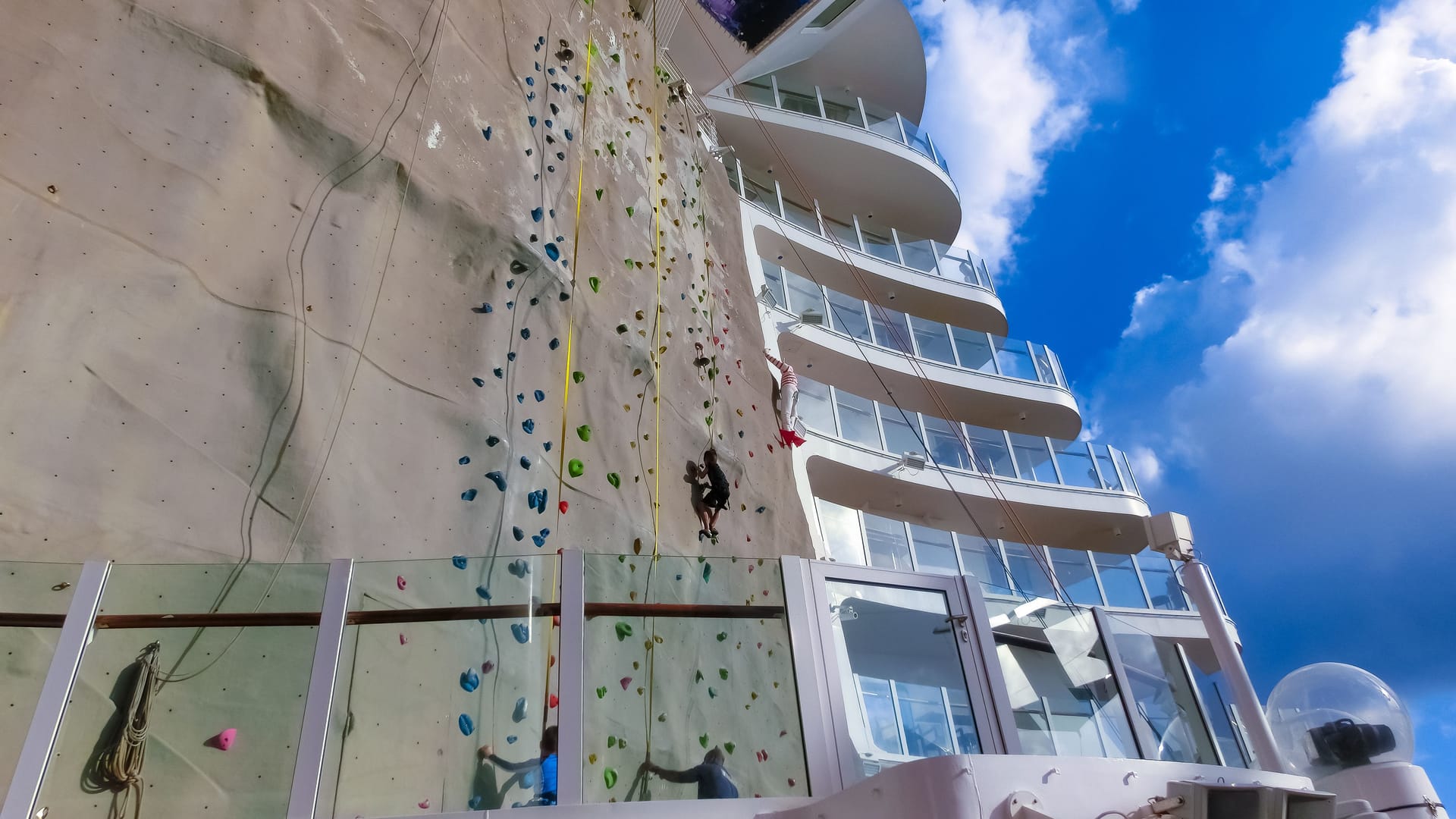 "Symphony of the Seas": An Bord gibt es unter anderem einen riesigen Kletterpark.