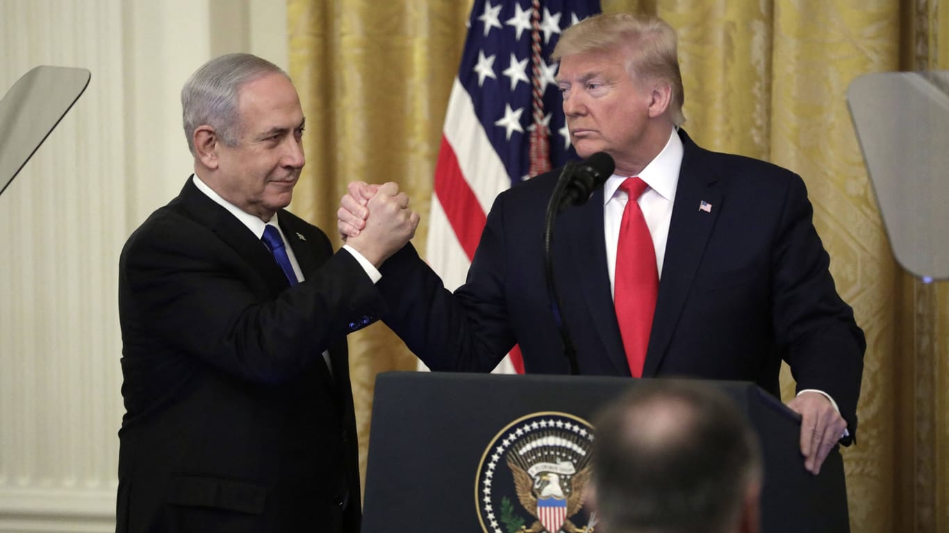 Treffen mit dem israelischen Ministerpräsidenten Benjamin Netanjahu: Trump stellte sich im Nahostkonflikt hinter Israel und verlegte die US-Botschaft nach Jerusalem.