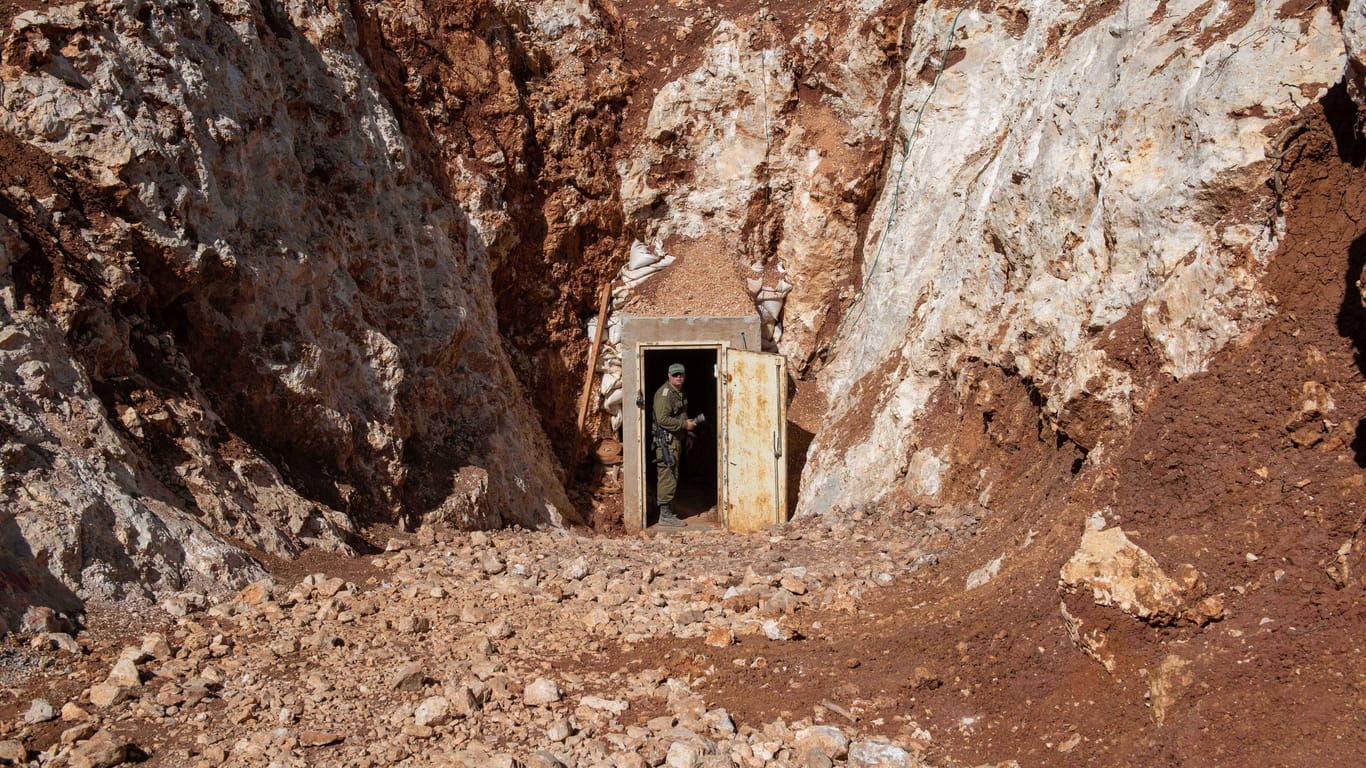 Der Eingang eines 2019 von Israel entdeckten Hisbollah-Tunnels (Archivbild): Die Terrororganisation soll auch Sprengstofftunnel gebaut haben.