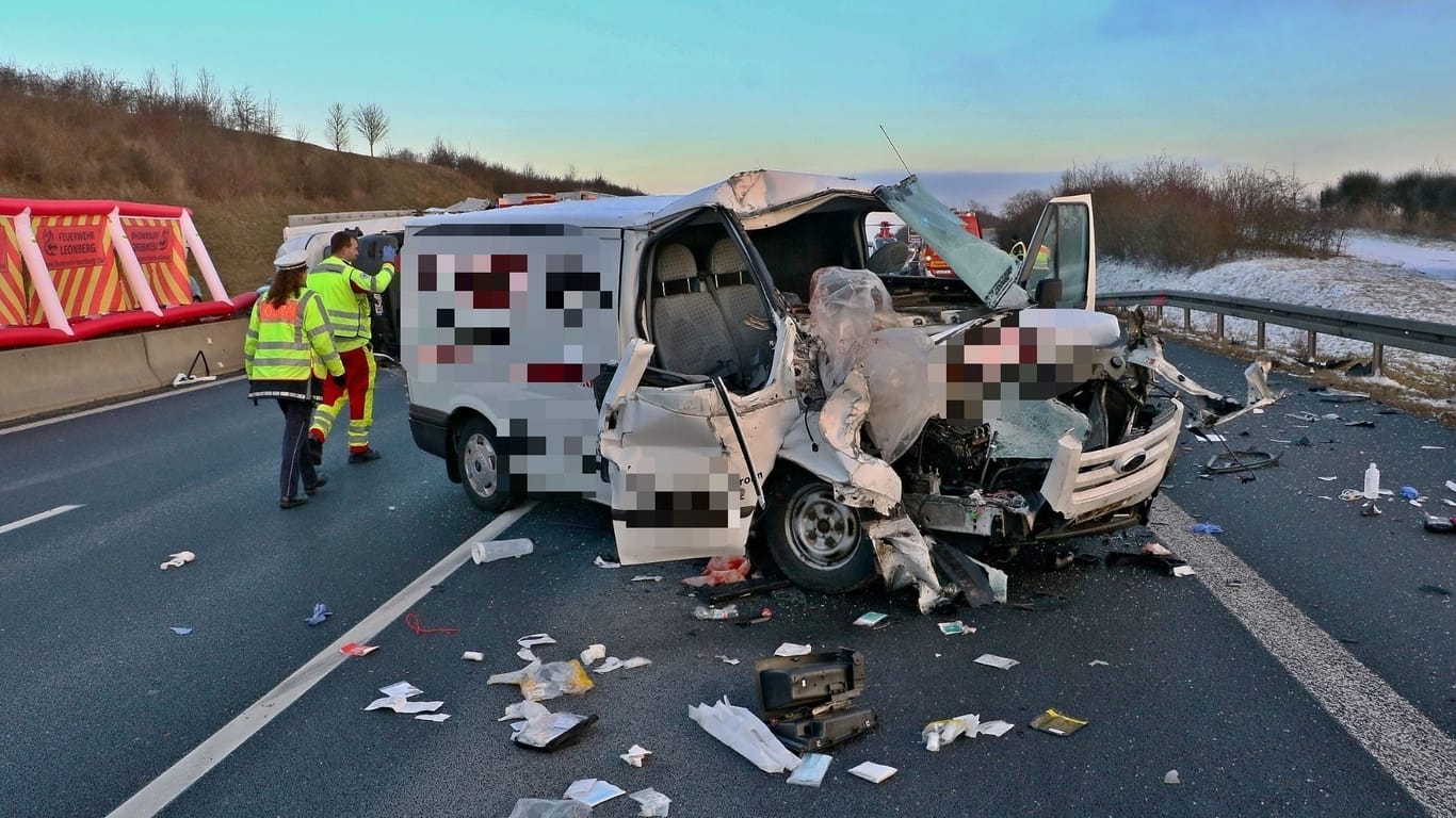 Die Unfallstelle: Vier Verletzte forderte ein schwerer Auffahrunfall auf Autobahn 8 bei Rutesheim.