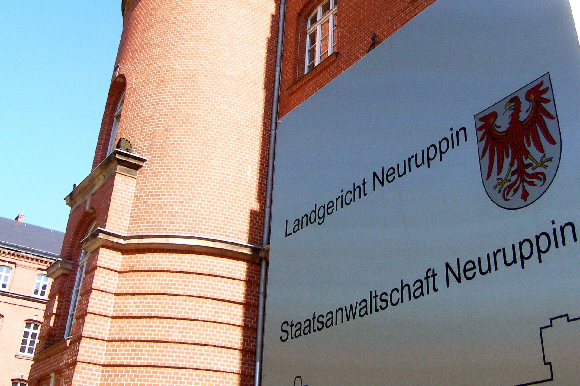 Landgericht Neuruppin (Archivbild): Bei der erneuten Verhandlung sah das Gericht ausreichend Hinweise auf einen vorsätzlichen Mord gegeben.