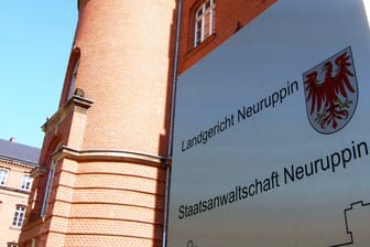 Landgericht Neuruppin (Archivbild): Bei der erneuten Verhandlung sah das Gericht ausreichend Hinweise auf einen vorsätzlichen Mord gegeben.
