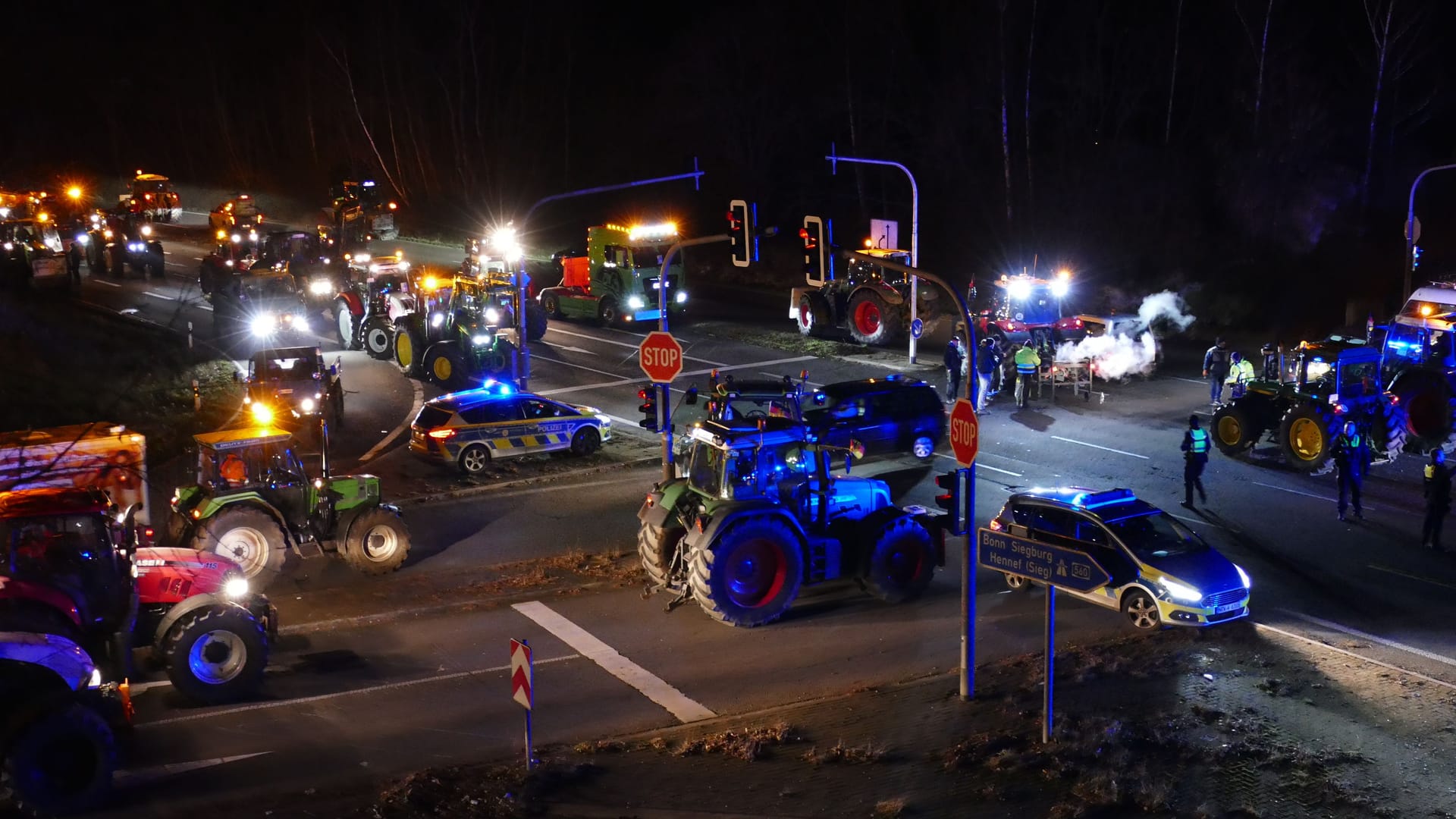 Bauernprotest im Rhein-Sieg-Kreis: Die Polizei zog einen Busfahrer aus dem Verkehr.