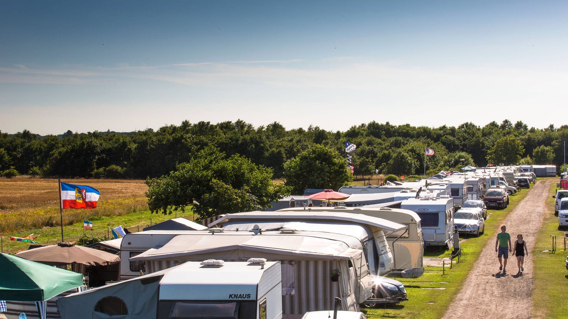 Ein Campingplatz an der Ostsee (Symbolfoto): Dauercamper müssen sich ab 2024 auf Zusatzkosten einstellen.