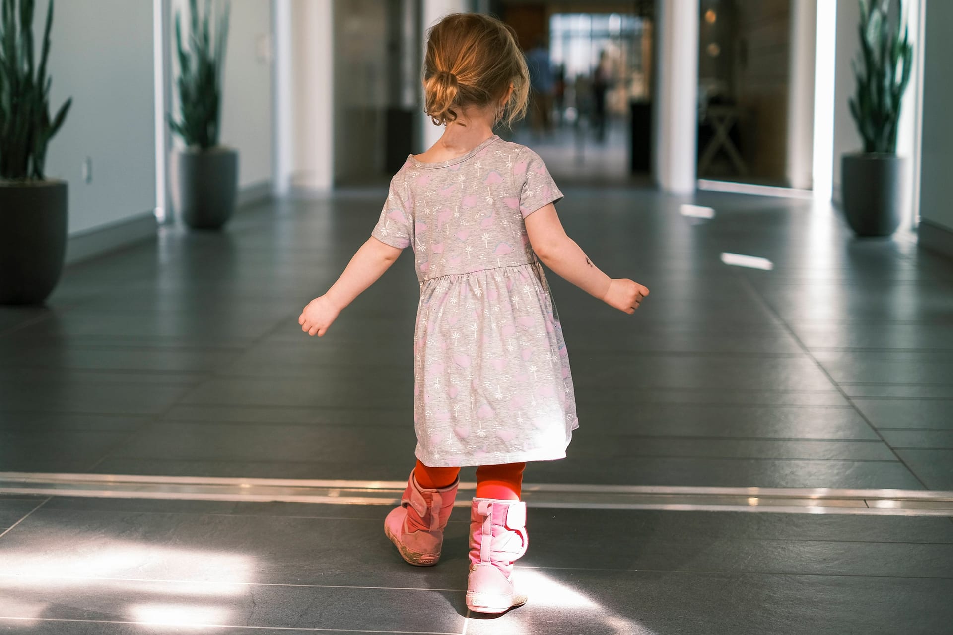 Mädchen in einer Kindertagesstätte (Symbolfoto): In Kerpen sorgt ein Kita-Konzept für Aufsehen.