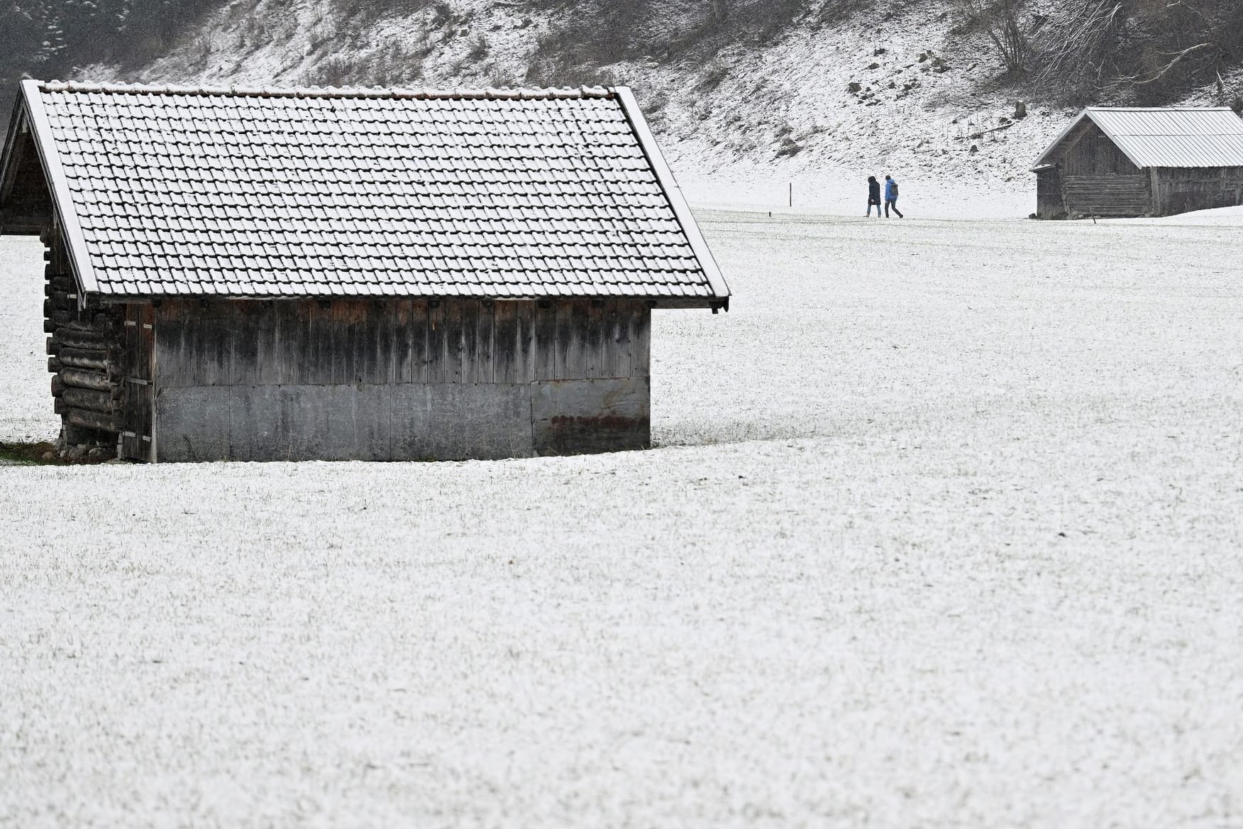 Leichter Schneefall in den Bergen