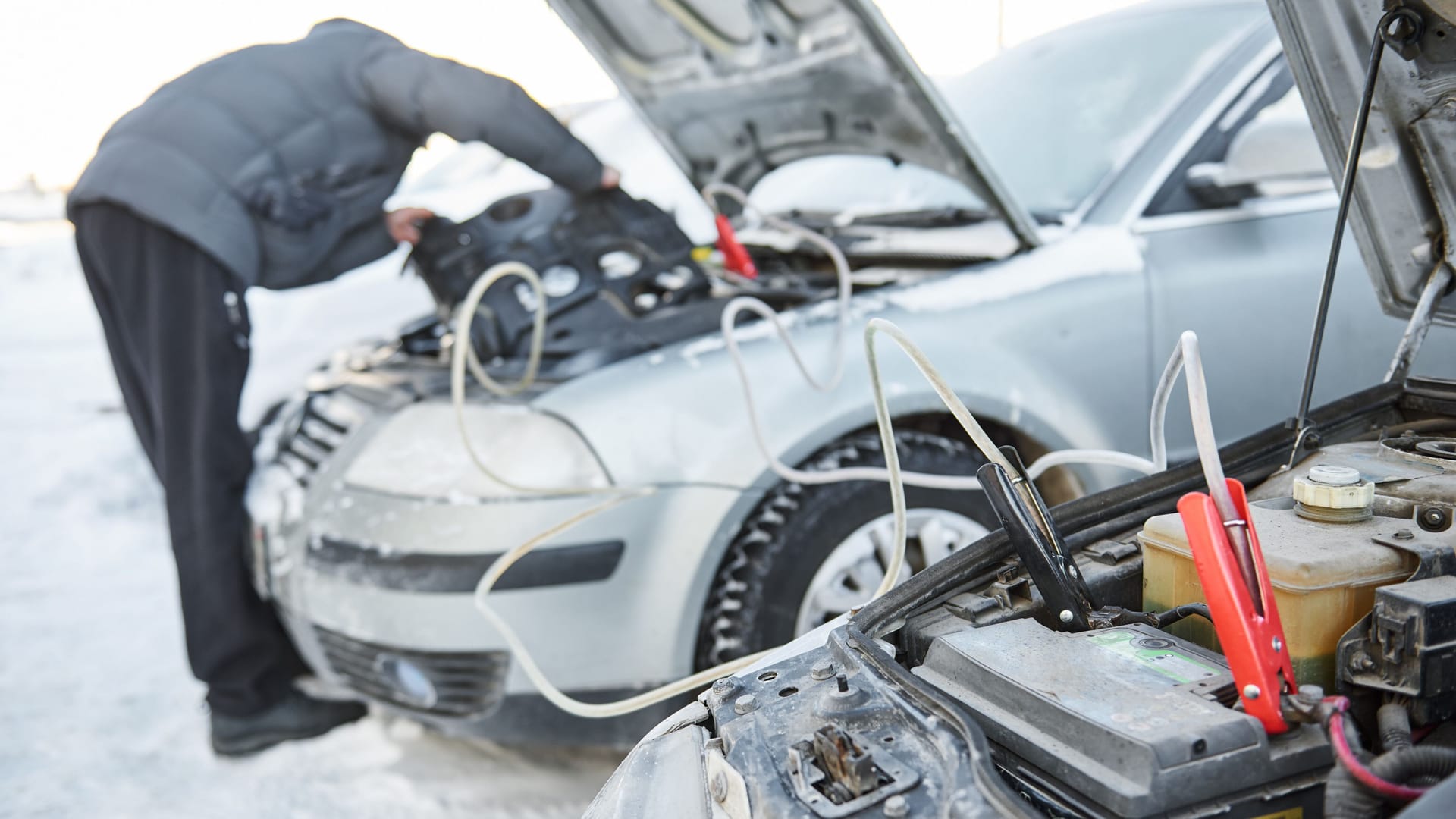 Starthilfe geben: Ob Elektroauto oder Verbrenner – das Prinzip ist das gleiche.