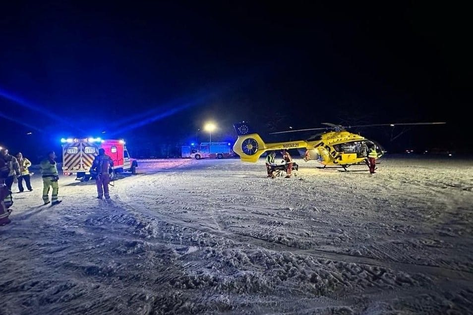 Ein 12-jähriger Junge verletzte sich beim Rodeln in Velbert so schwer, dass er mit einem Rettungshubschrauber ins Krankenhaus gebracht werden musste.