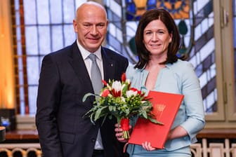 Der Regierender Bürgermeister Kai Wegner (CDU) ernennt im Roten Rathaus Katharina Günther-Wünsch (CDU) zur Senatorin für Bildung, Jugend und Familie (Archivbild): Das Foto stammt vom 27. April 2023 in Berlin.