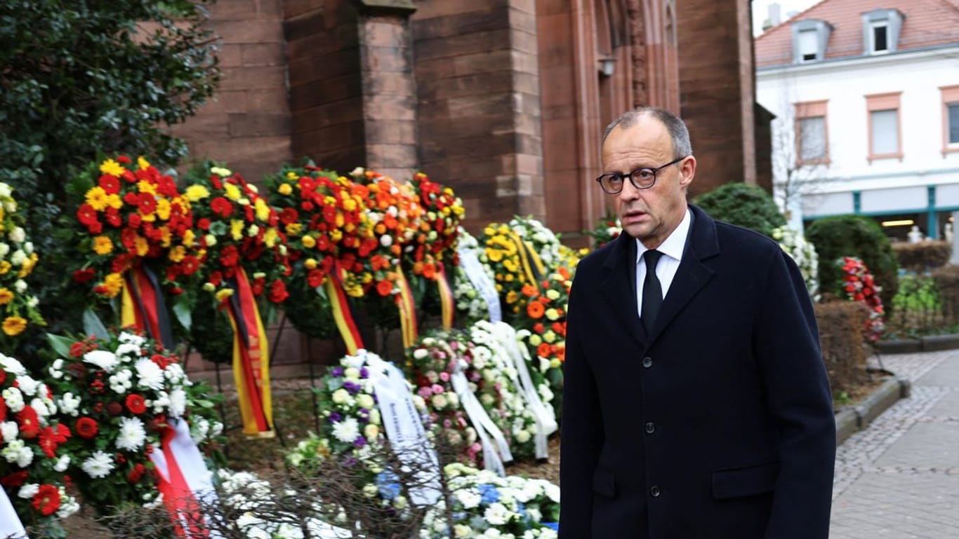 CDU-Chef Friedrich Merz bei der Beerdigung von Wolfgang Schäuble: Merz war einer der engsten Vertrauten des verstorbenen Politikers.