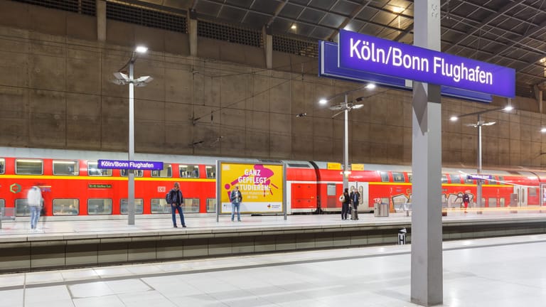 Zug Flughafen Köln Bonn Nach Düsseldorf Flughafen
