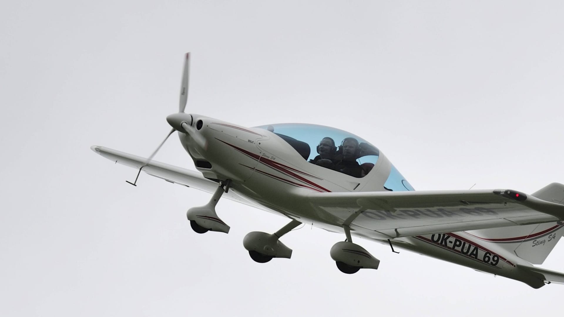 Ultraleichtflugzeug (Symbolbild): Aus unbekannten Gründen versuchte der österreichische Pilot das Flugzeug auf einem Feld notzulanden. Ultraleichtflugzeug (Symbolbild): Aus unbekannten Gründen versuchte der österreichische Pilot das Flugzeug auf einem Feld notzulanden.