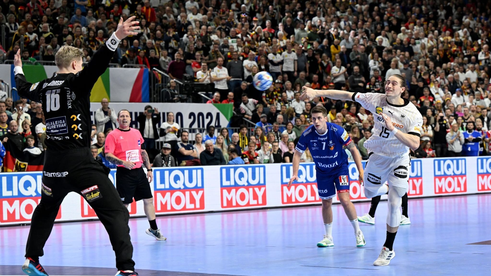 Halbfinale nach Krimi im Blick: Handballer schlagen Island