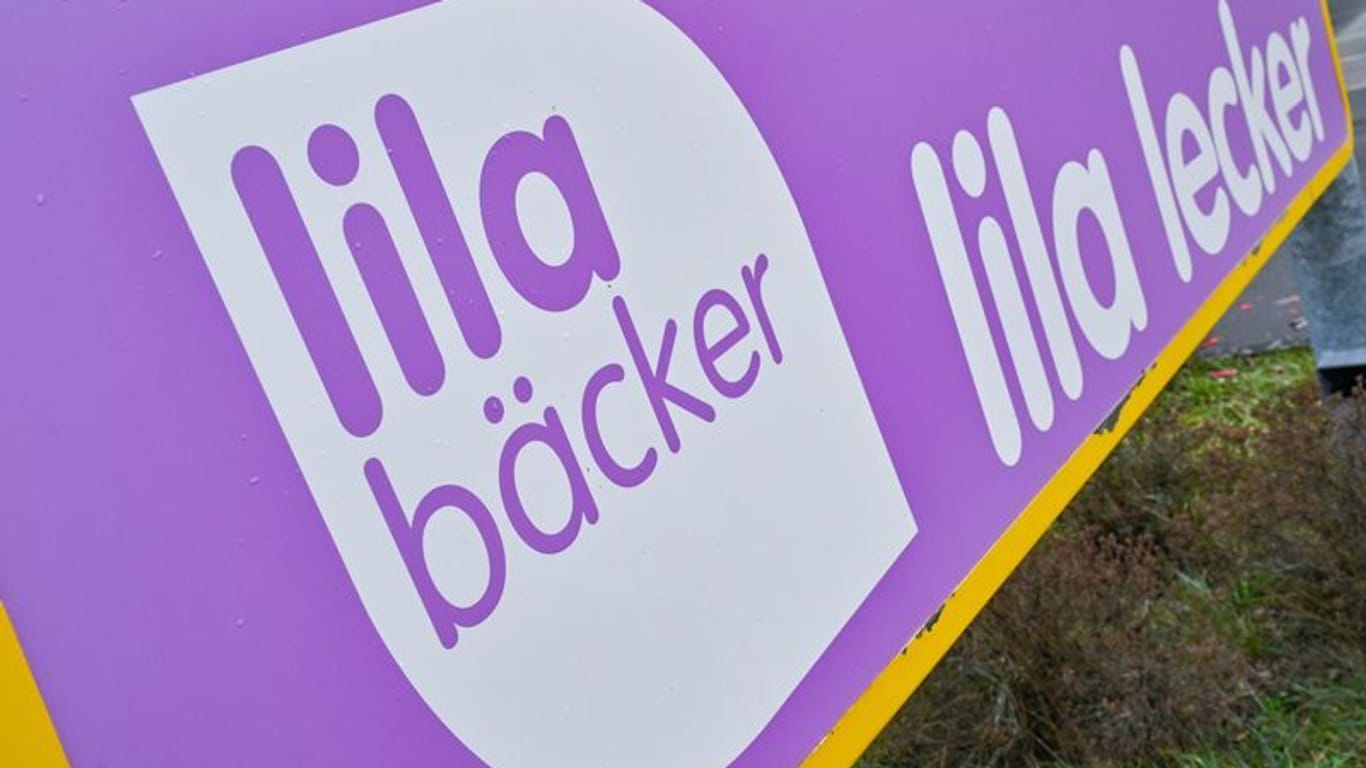 Ein Werbeplakat vom Unternehmen Lila Bäcker (Archivbild): Bald werden alle Filialen geschlossen.
