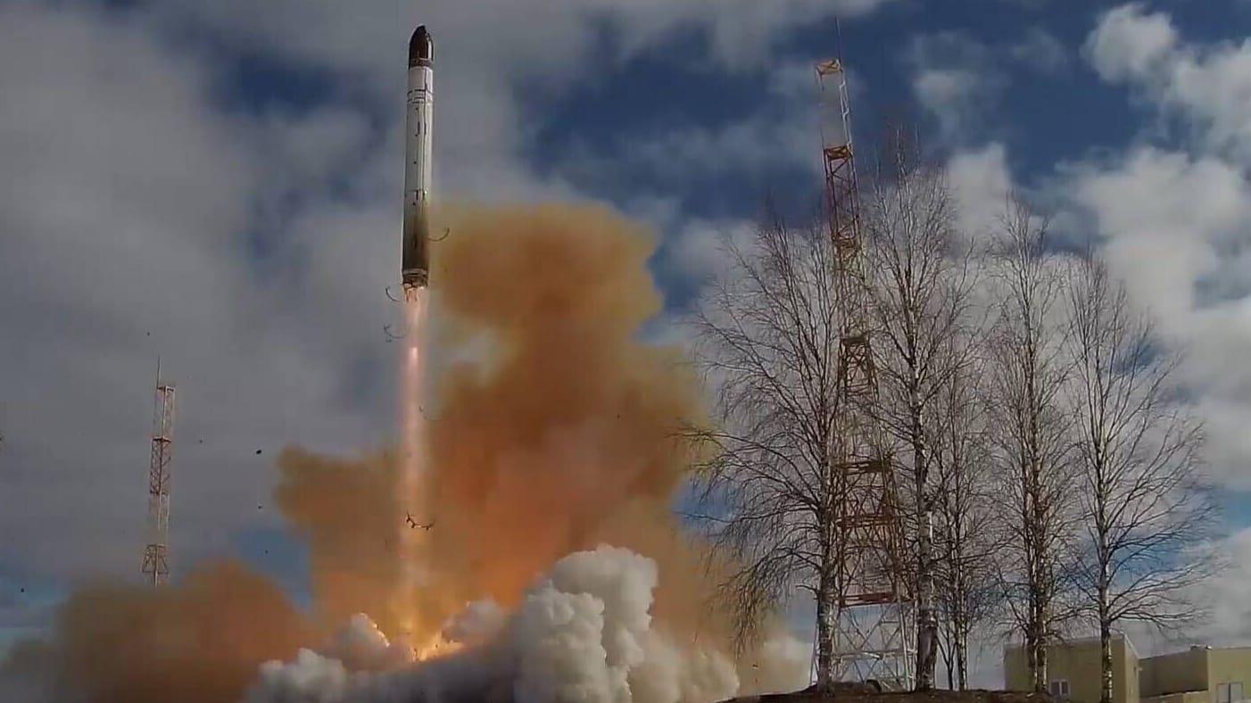 Test einer russischen Sarmat-Rakete (Symbolbild): Russland hat Atomwaffen im benachbarten Belarus stationiert.