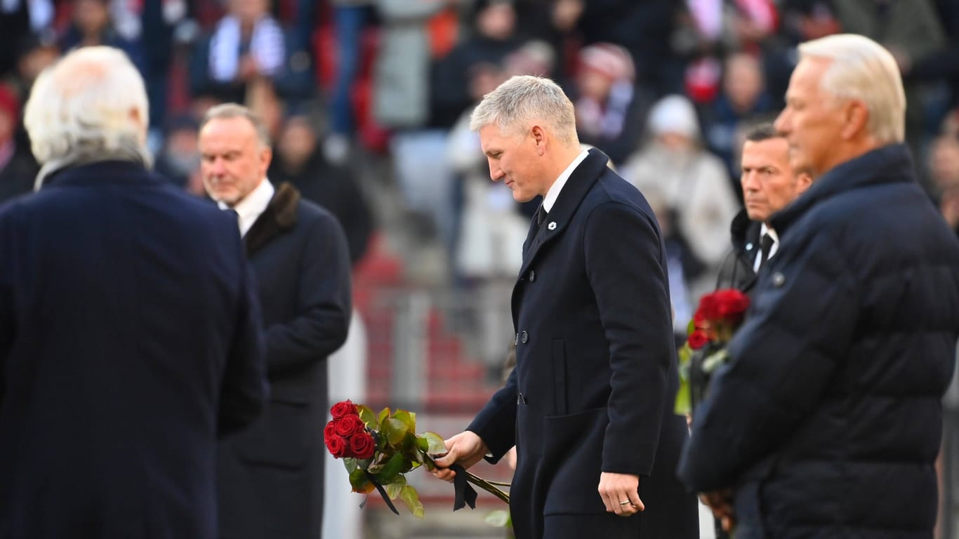Bastian Schweinsteiger: Der Weltmeister von 2014 gehörte zu den elf Wegbegleitern, die die Trauerfeier für Franz Beckenbauer emotional eröffneten.