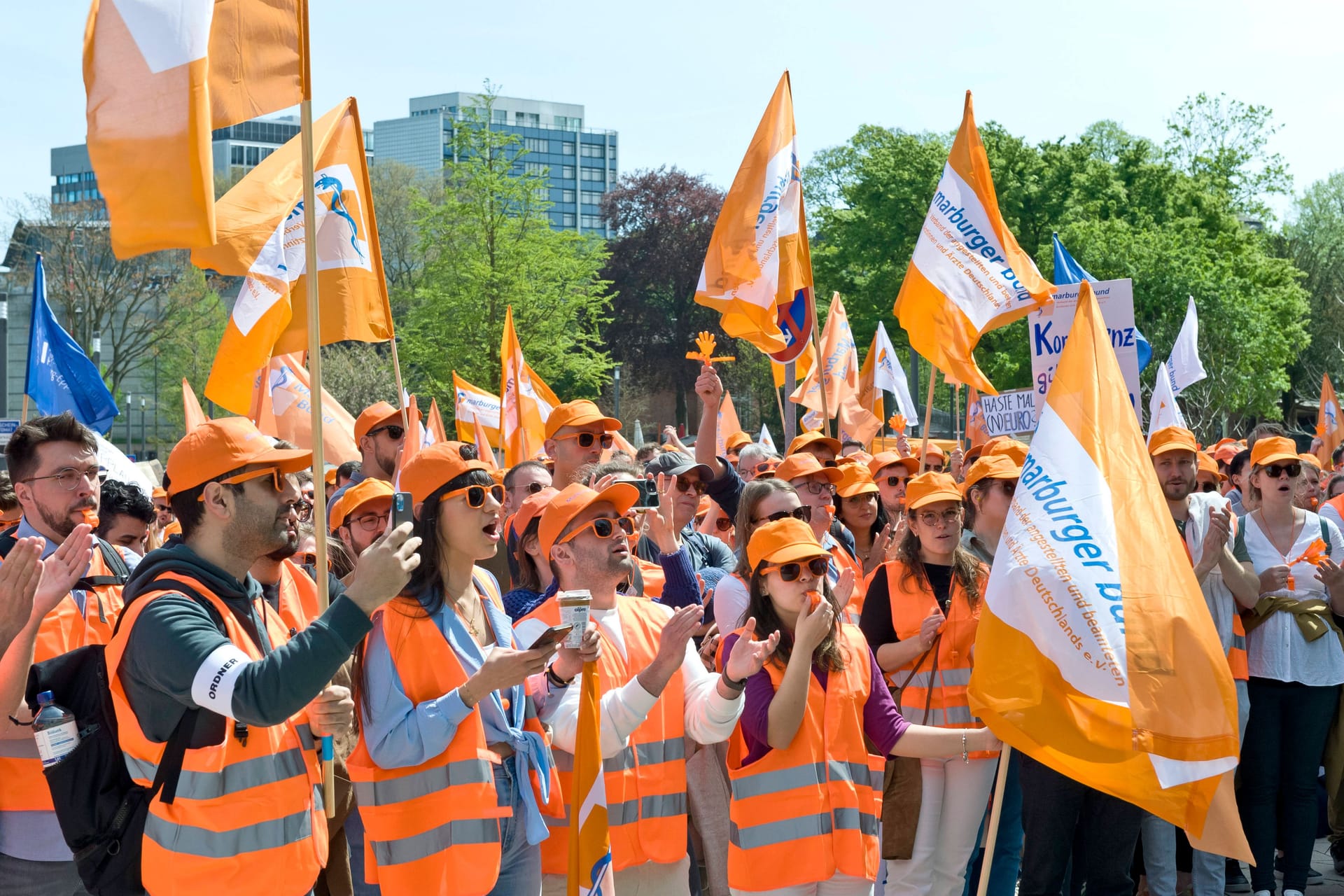 Warnstreik der Ärztegewerkschaft Marburger Bund (Archivbild): Mehrere Tausend Klinikärzte sind aufgerufen, sich an einem bundesweiten Warnstreik zu beteiligen.