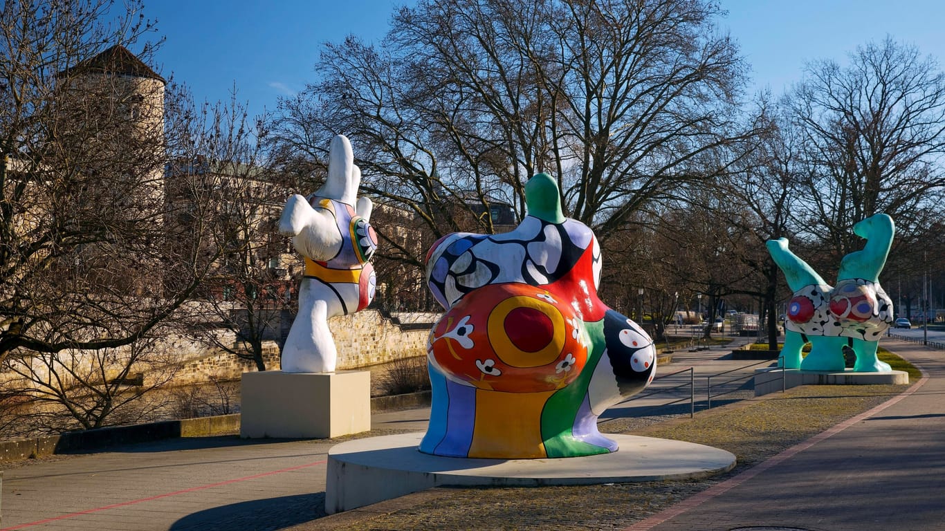 Die Nanas von Niki de Saint Phalle am Hohen Ufer: Sie wurden im Jahr 1974 aufgestellt.