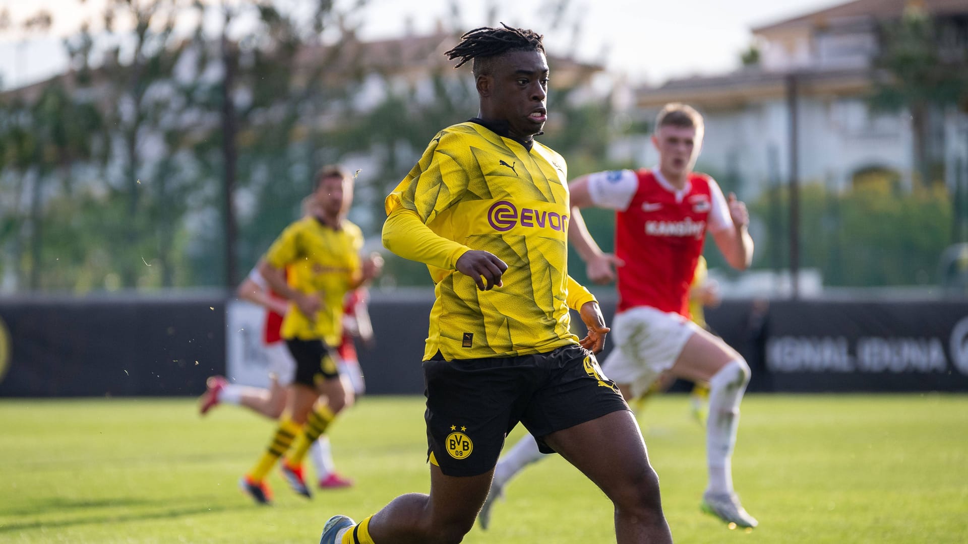 Samuel Bamba im Testspiel gegen AZ Alkmaar: Der 19-Jährige gilt als großes Talent.