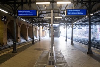 Berlin: Der leere Berliner S-Bahnhof Schönhauser Allee. Die Gewerkschaft der Lokführer GDL hat erneut zu einem Streik ausgerufen.