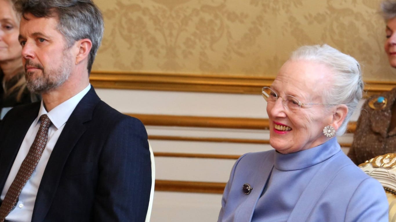 Prinz Frederik und Königin Margrethe II.: Die 83-Jährige räumt ihren Platz für ihren Sohn.