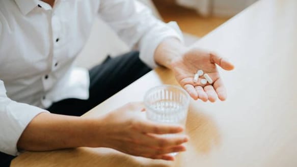 Medikamente schlucken: Bei großen Tabletten fällt die Einnahme oft nicht leicht.