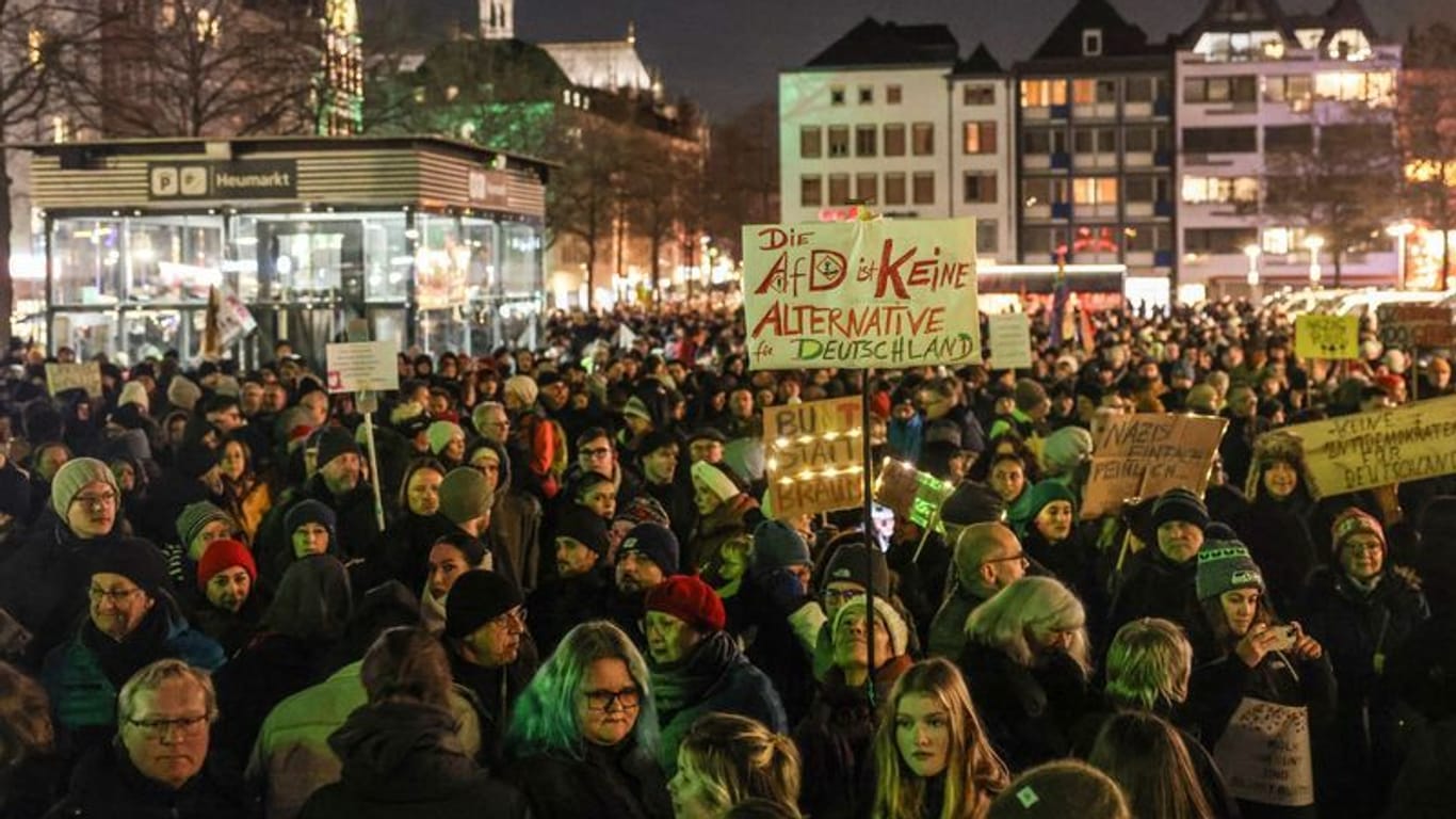 Demonstration auf dem Kölner Heumarkt: