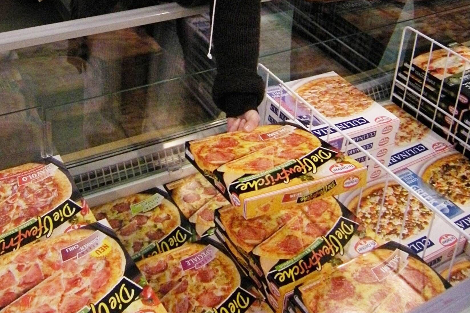 Eine Tiefkühltruhe im Supermarkt (Symbolbild): Zwischen einem großen Hersteller und einer Supermarktkette gibt es harte Preiskämpfe.