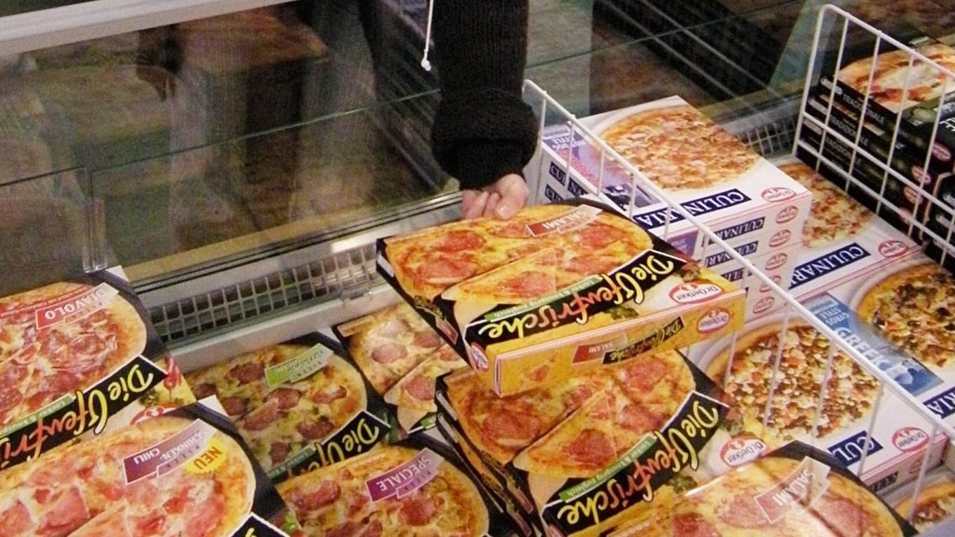 Eine Tiefkühltruhe im Supermarkt (Symbolbild): Zwischen einem großen Hersteller und einer Supermarktkette gibt es harte Preiskämpfe.