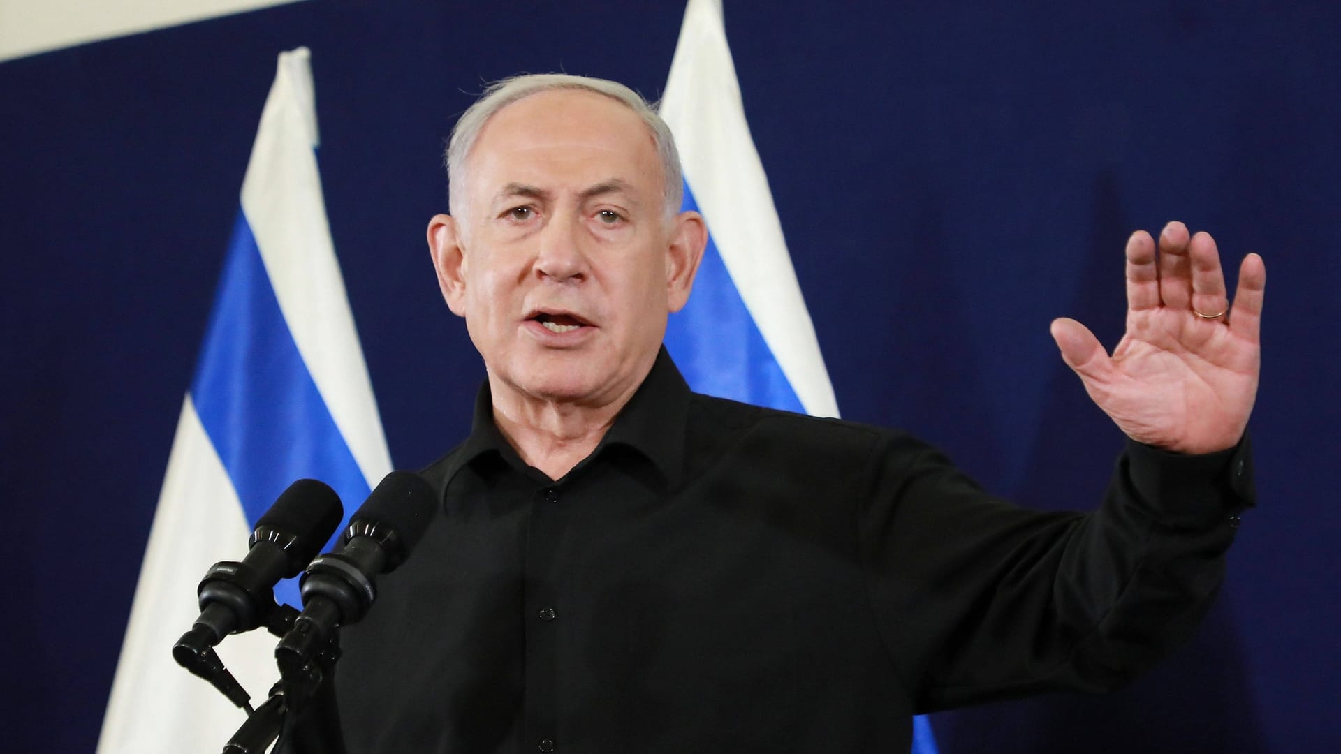 Der israelische Ministerpräsident Benjamin Netanjahu bei einer Pressekonferenz in Tel Aviv (Archivfoto): Die 24 getöteten Soldaten sind der größte Truppenverlust an einem Tag seit dem Beginn von Israels Bodeninvasion in Gaza.