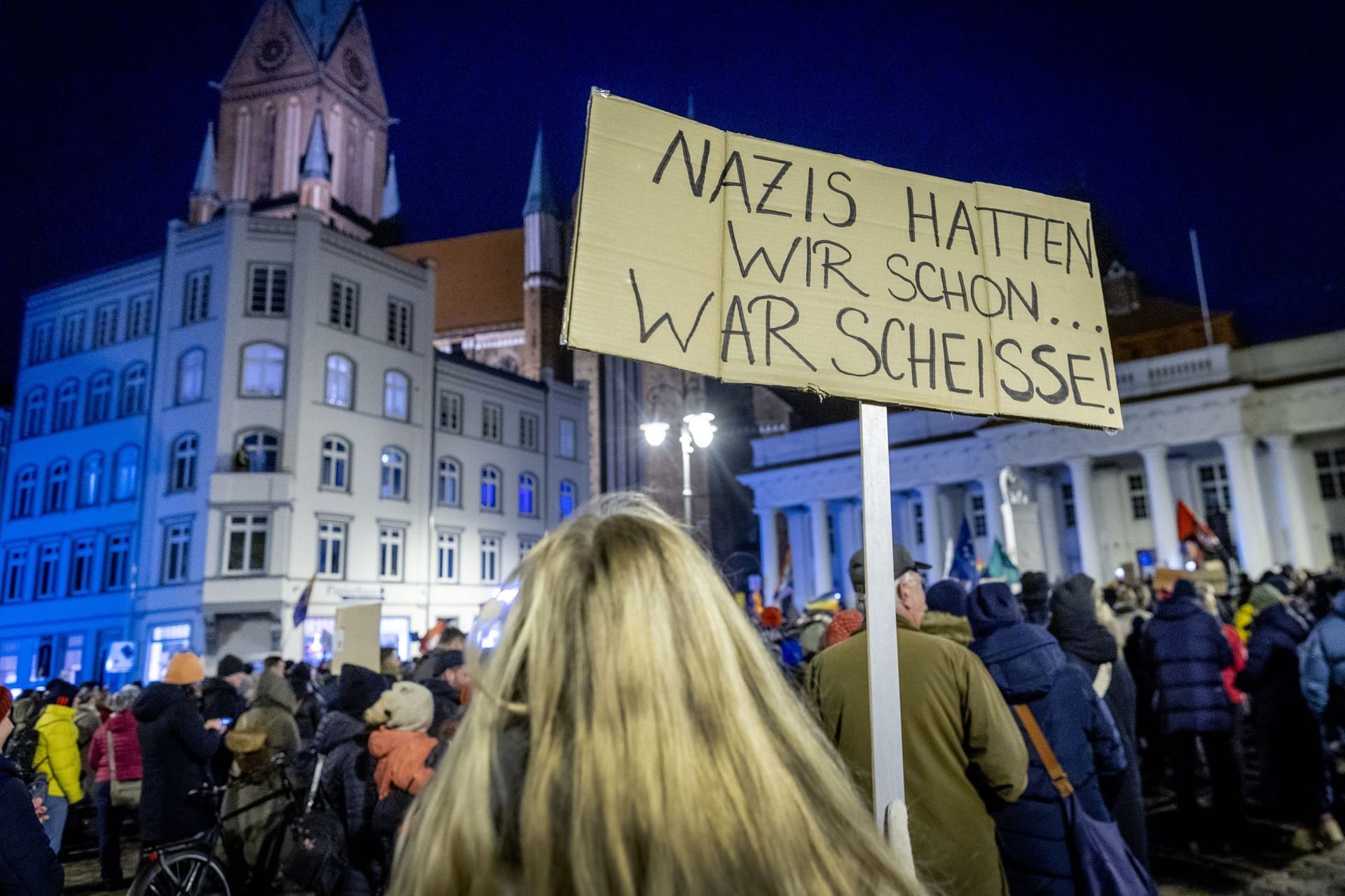 Demonstration in Schwerin (Archivbild): Am Wochenende sind in über 250 Orten in Deutschland Proteste gegen rechts geplant.