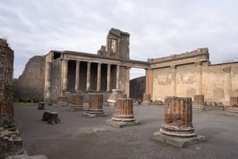 Teile der Ruinen von Pompeji (Archivbild): Eine Frau nahm ein paar Steine mit – und bereute es.