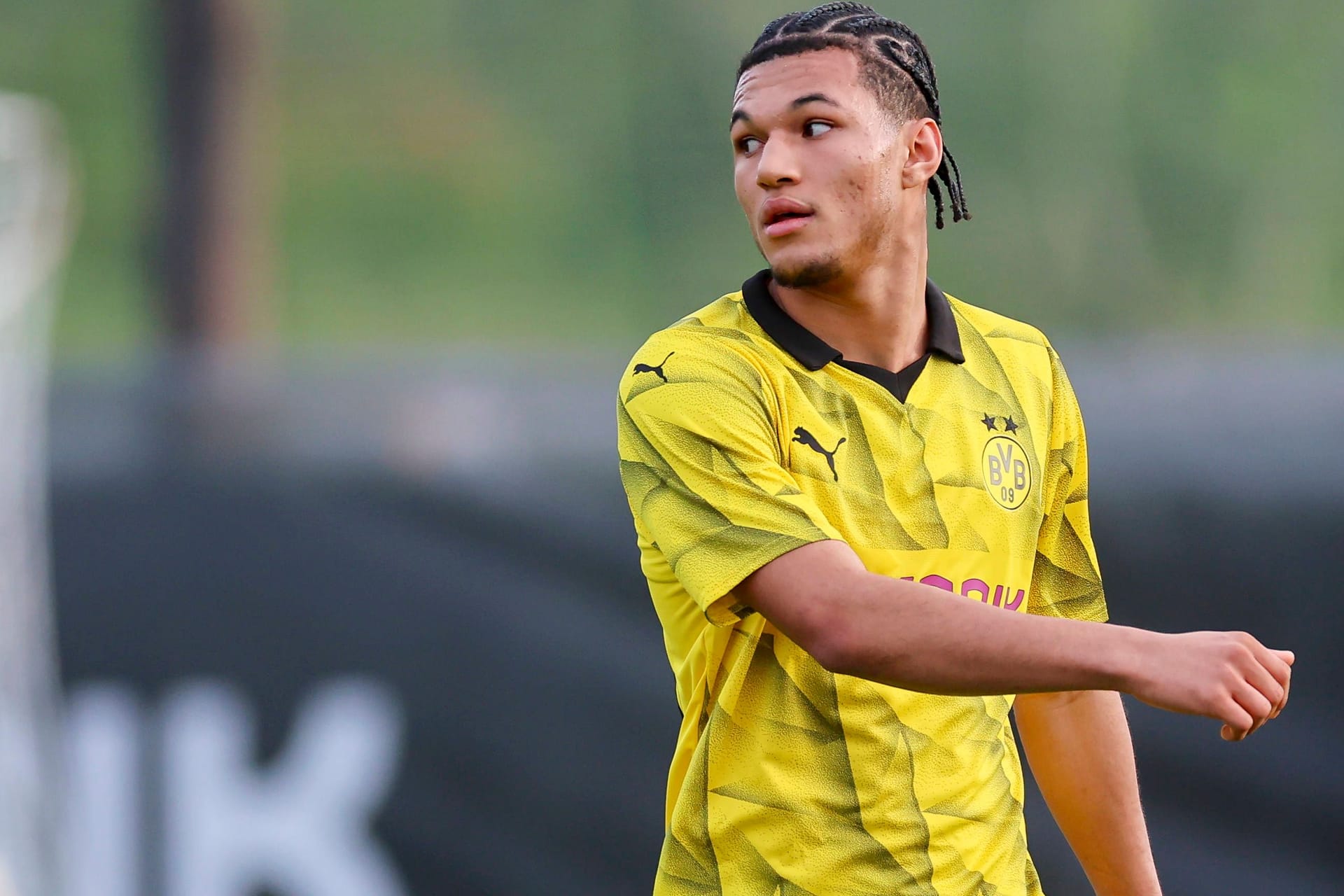 Paris Brunner: Der Dortmunder U17-Weltmeister ist erneut negativ aufgefallen.