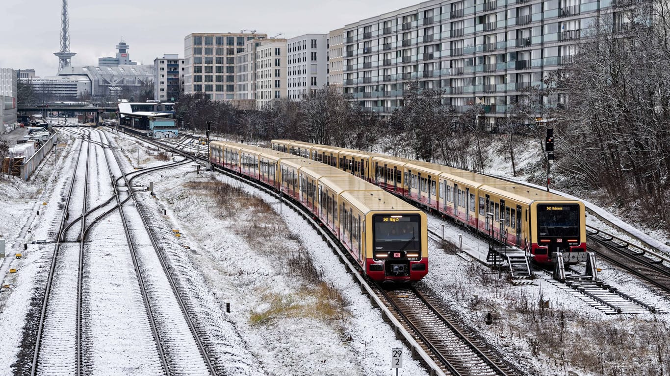 S-Bahn-Verkehr in Berlin (Symbolfoto): Zur Wochenmitte droht ein Verkehrschaos.