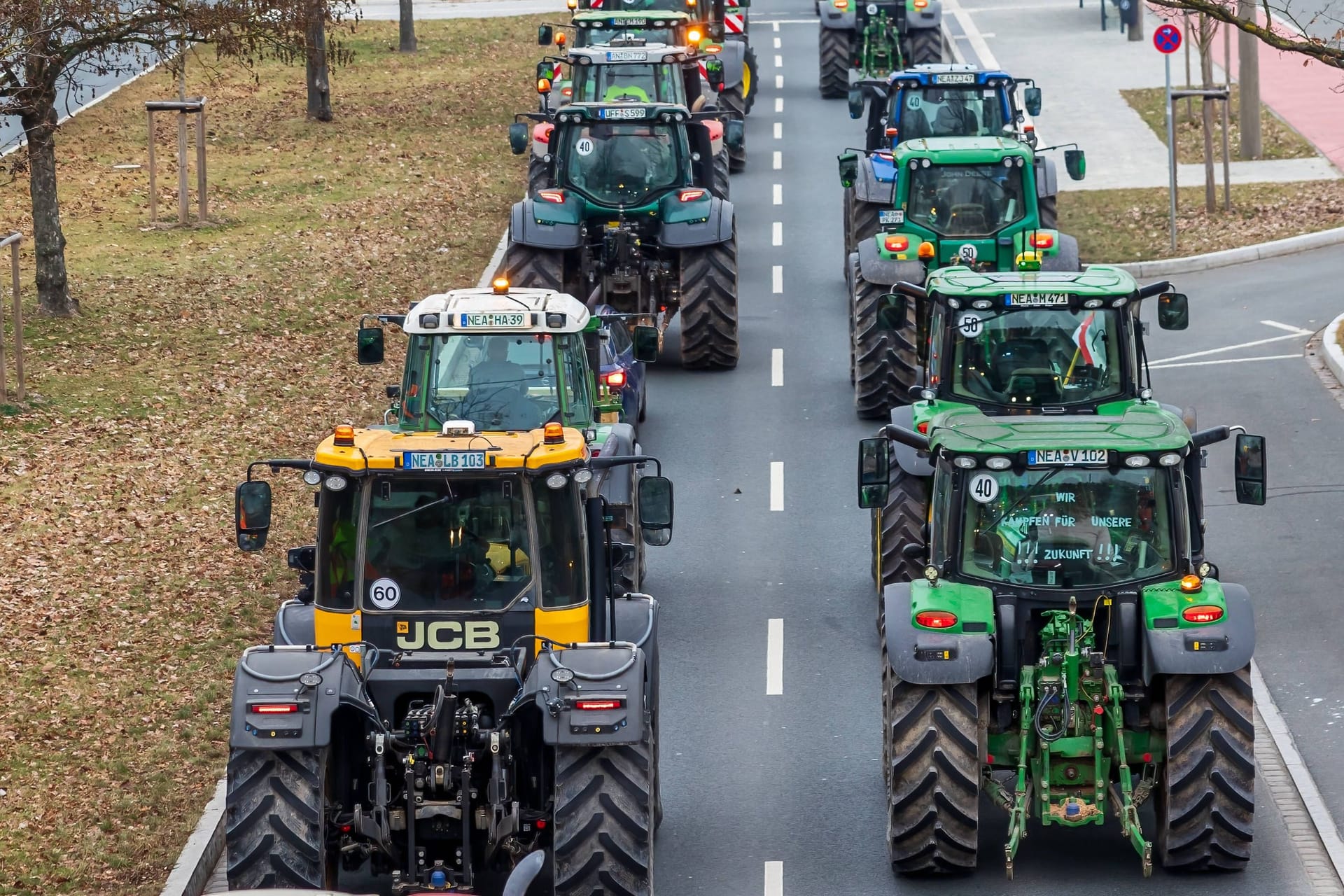 Landwirte bei einem Protest mit ihren Traktoren (Archivfoto): So soll am Montag demonstriert werden.