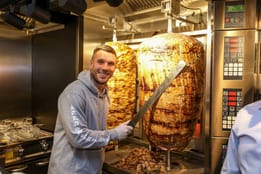 Lukas Podolski plant den Robo-Döner