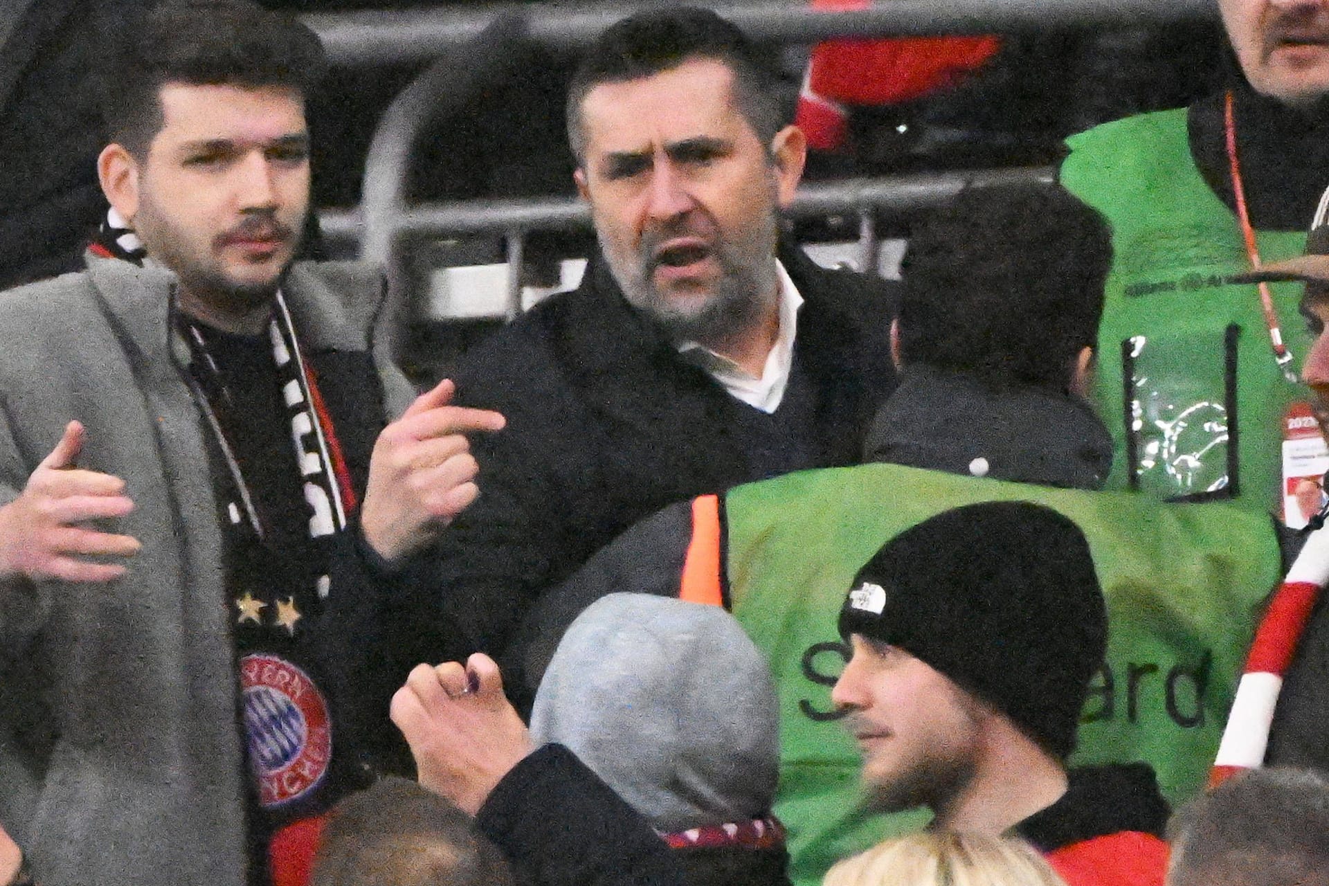 Unbeherrscht: Union-Trainer Bjelica auf der Tribüne in der Allianz Arena.