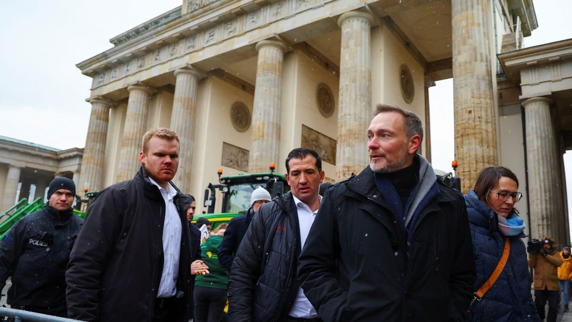 Berlin: Lindner inmitten der Demonstranten am Montag.