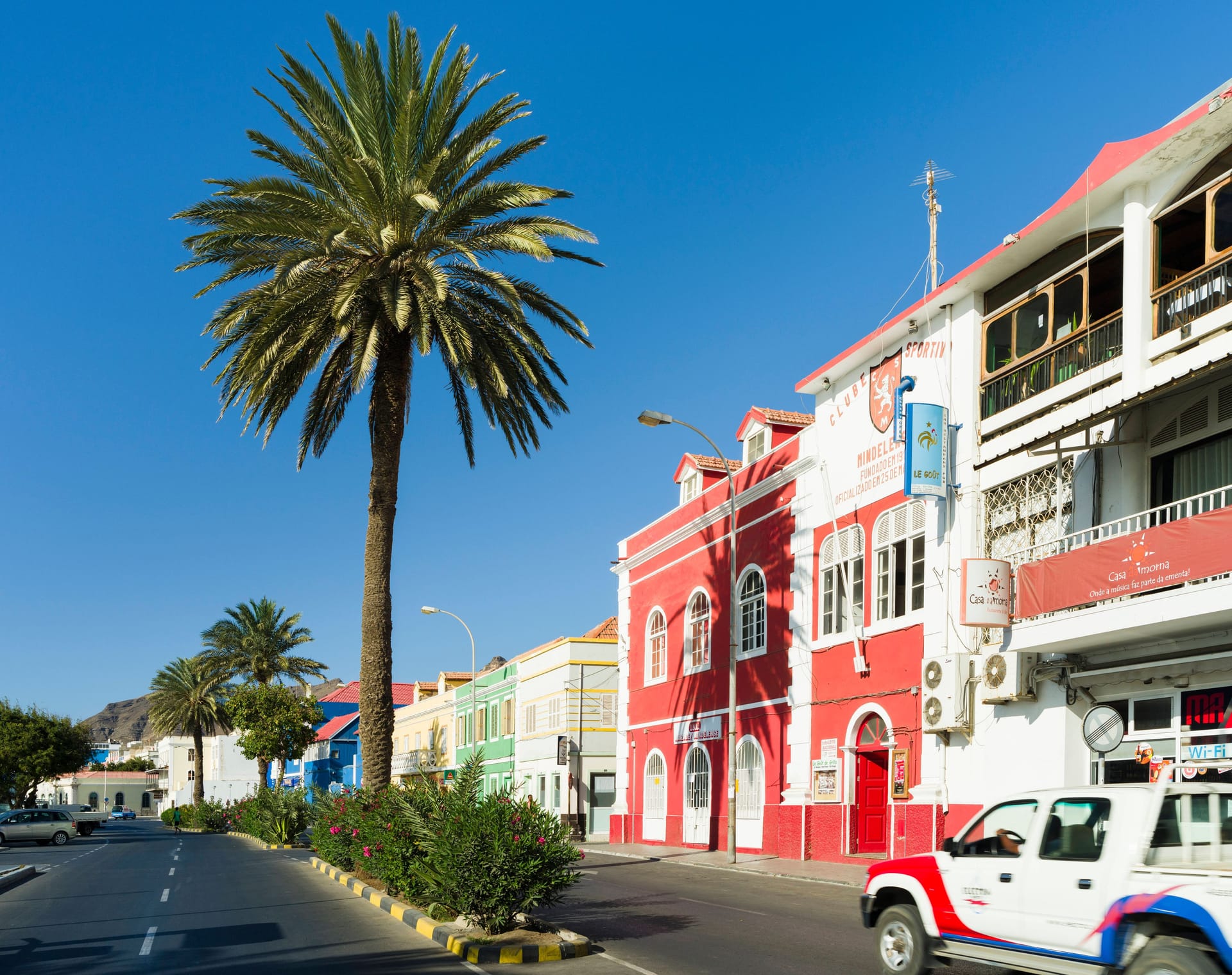 Mindelo auf Sao Vicente: Die Kapverdischen Inseln sind ein Geheimtipp für einen Urlaub voller Kontraste – sie werden sogar häufig mit den Kanarischen Inseln vor 20 Jahren verglichen.