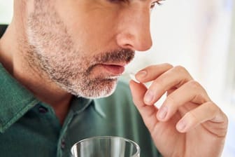 Medikamente schlucken: Bei großen Tabletten fällt die Einnahme oft nicht leicht.