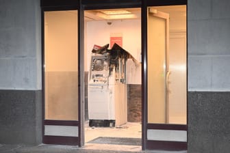 Automat der Berliner Sparkasse in Wilhemsruh: Den Tätern gelang die Flucht.